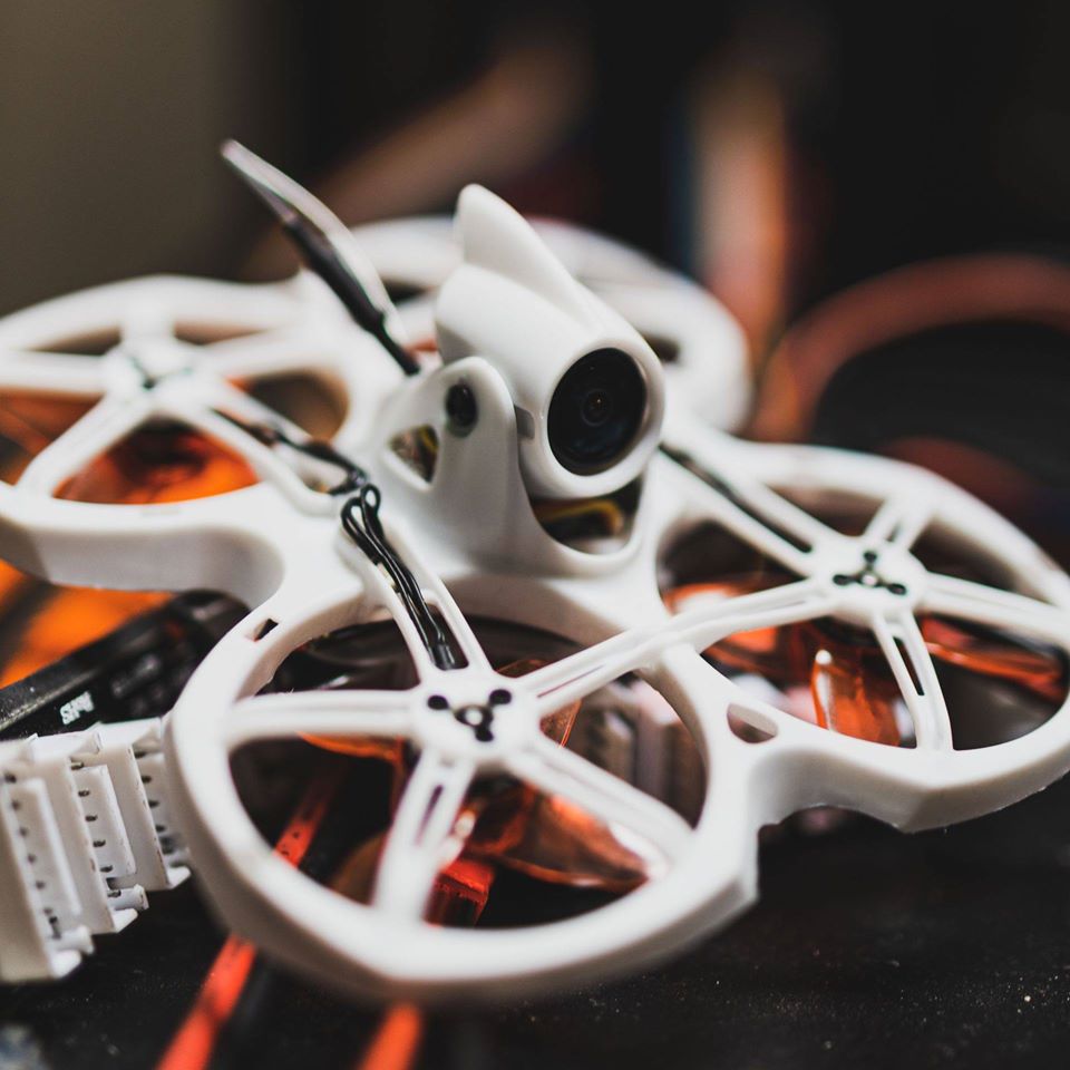 Emax Tinyhawk II 2 RTF FPV Rac - مراجعة Fpv Drone Charger وسعره